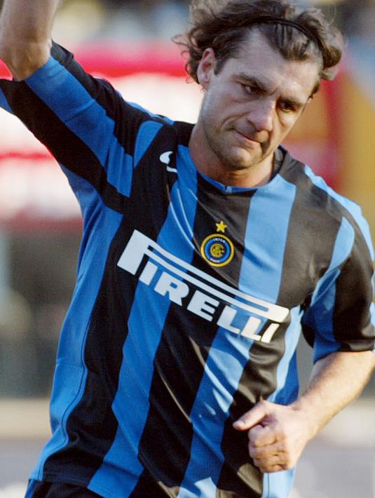 4. Christian Vieri - Tampil apik bersama Lazio membuat Inter Milan kepincut mendatangkan Vieri. Bobo Vieri diboyong seharga 32 juta euro pada musim 1999/2000. (AFP/Nico Casamassima)