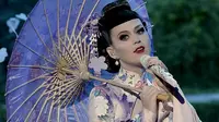 Katy Perry Berubah Jadi Geisha di Panggung AMA 2013