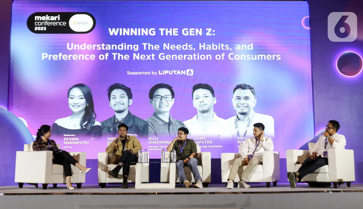 <p>(kiri-kanan) Moderator Devina, General Manager Vindes Awan Prasetyo, Paragon Technology Innovation Billy Dharmawan, VP Marketing Communication KLY Adam Saputra, dan Head by.U Riko Ringgoato saat menjadi narasumber dalam Mekari Conference 2023 di ICE, BSD, Tangerang, Banten, Kamis (7/9/2023). Mekari Conference 2023 bertemakan "Winning The Gen Z: Understanding The Needs, Habits, and Preference of The Next Generation of Consumers". (Liputan6.com/Angga Yuniar)</p>