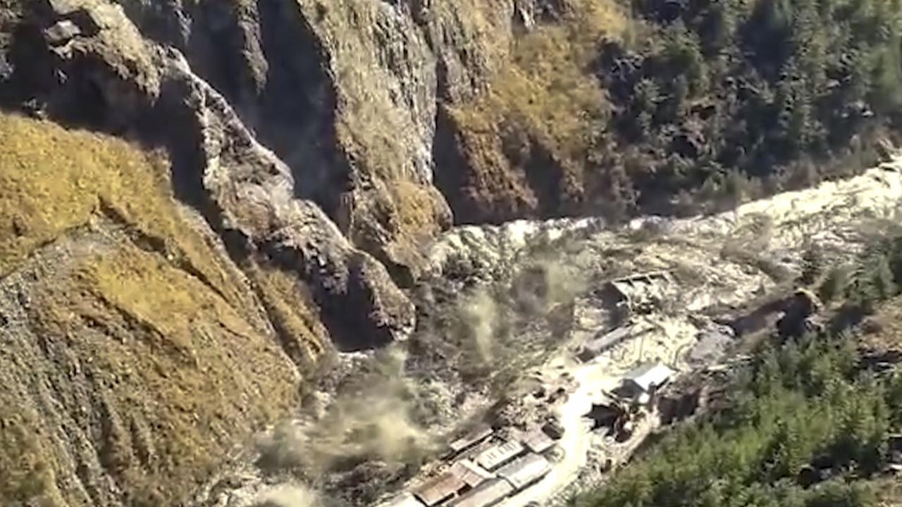 54 Pekerja Tertimbun Longsor Salju di Himalaya, 8 Orang Tewas