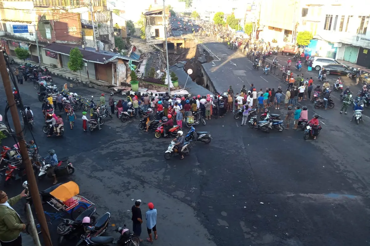 Jalan Sultan Agung Jember Ambles