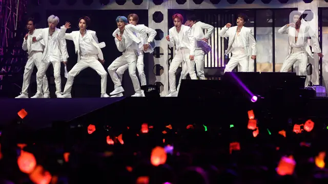 Serba Putih, NCT 127 Sapa Penggemar di Indonesia
