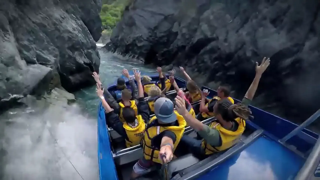 WOW: Perahu Bermesin Jet 