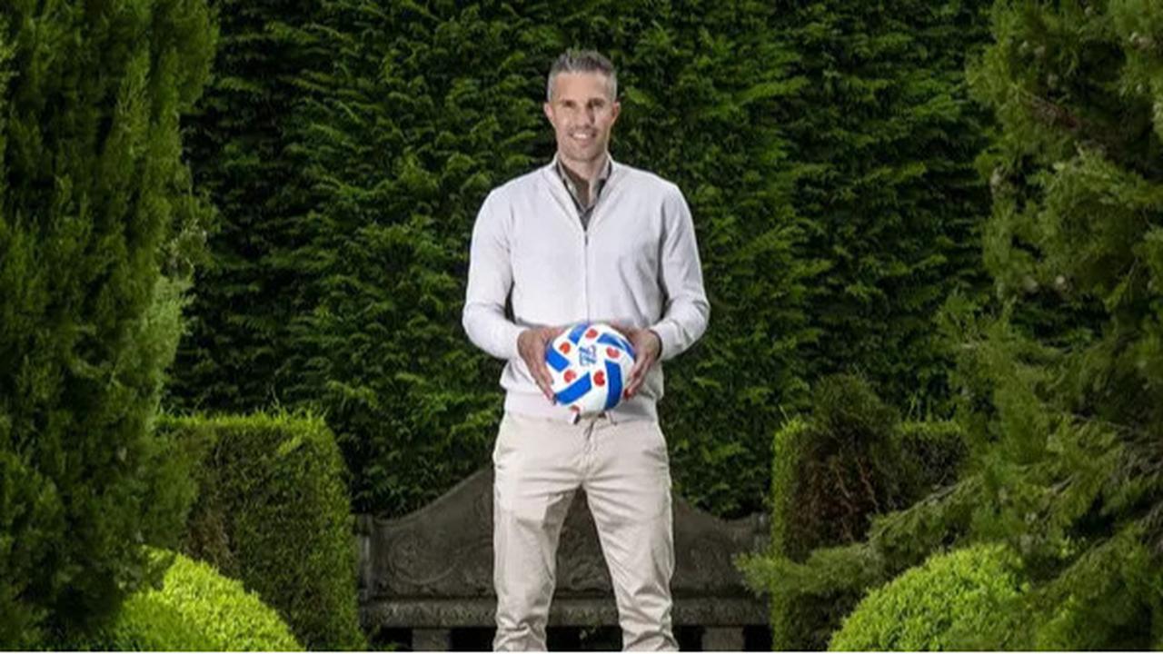 Van Persie Frustrasi Feyenoord Tak Dapat Tembus Pertahanan NEC Nijmegen yang dijaga Calvin Verdonk