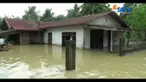 Sejumlah warga mulai mengungsi karena khawatir terjebak banjir di perkampungan mereka.