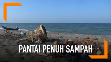 Pantai Ujong Blang dipenuhi sampah dari pengunjung dan para penjual makanan. Kondisi ini membuat wisatawan tak nyaman.
