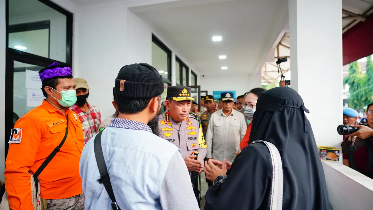 Kapolri Pastikan Beri Pelayanan Terbaik bagi Keluarga Korban Kecelakaan Tol Cikampek KM 58