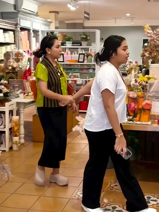 Mayangsari plesiran ke Jogja (Instagram/mayangsari_official)