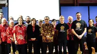 Dubes Tantowi Yahya bersama para peserta yang menampilkan kesenian khas Indonesia. (Dokumentasi KBRI Wellington)