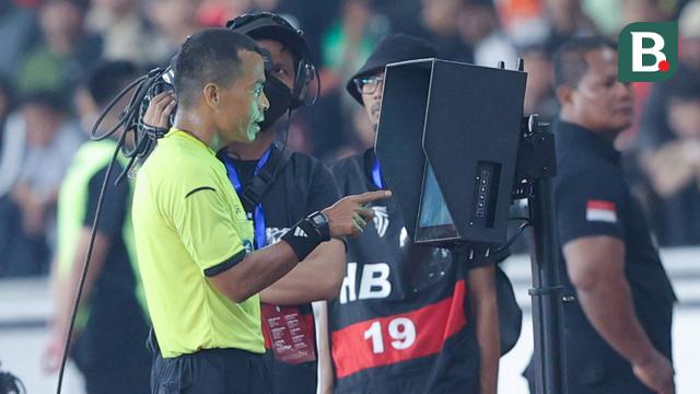 Foto: Kesulitan Menembus Pertahanan Dewa United, Persija Jakarta Hanya Mampu Imbang di SUGBK
