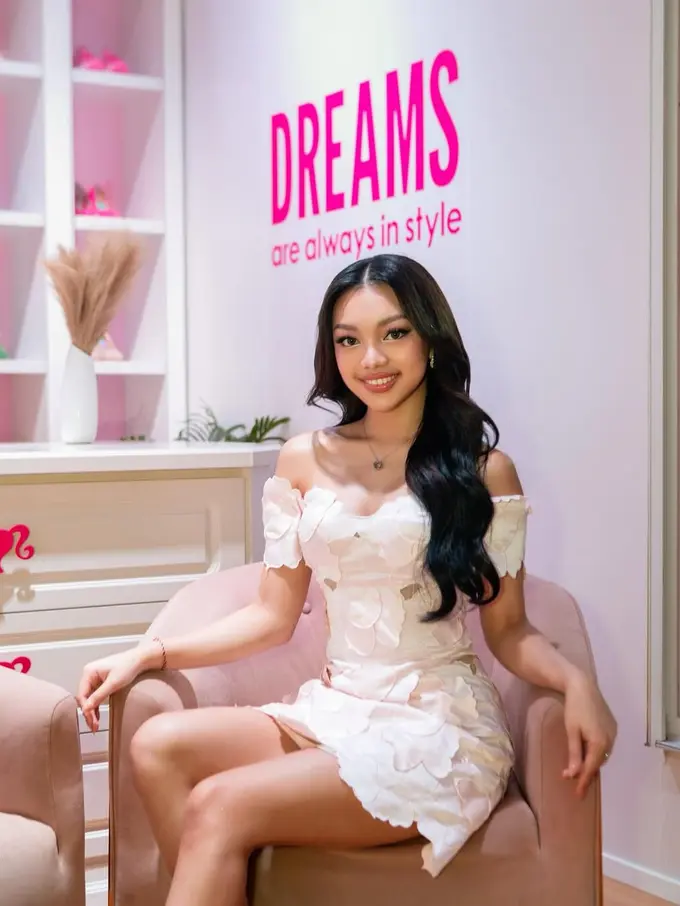 Naura Ayu Menjelma Bak Barbie Versi Nyata, Tampil Anggun dengan Gaun Kelopak Bunga