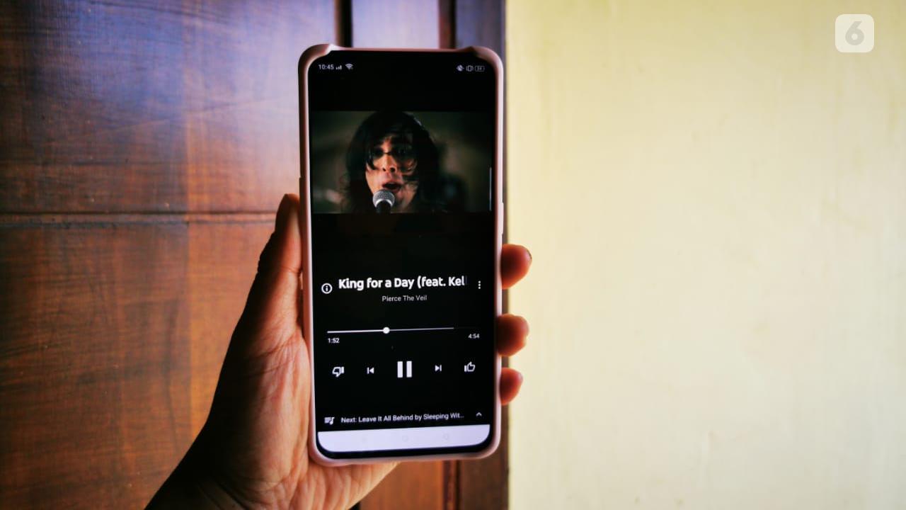 Tampilan YouTube Music ketika memutar video