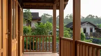 8 Rumah Desa dengan Pilar Kayu Besar yang Bikin Adem, Inspirasi Hunian Tradisional Nusantara