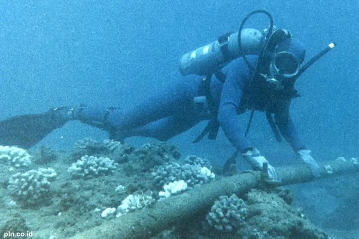 kabel-bawah-laut-121127a.jpg