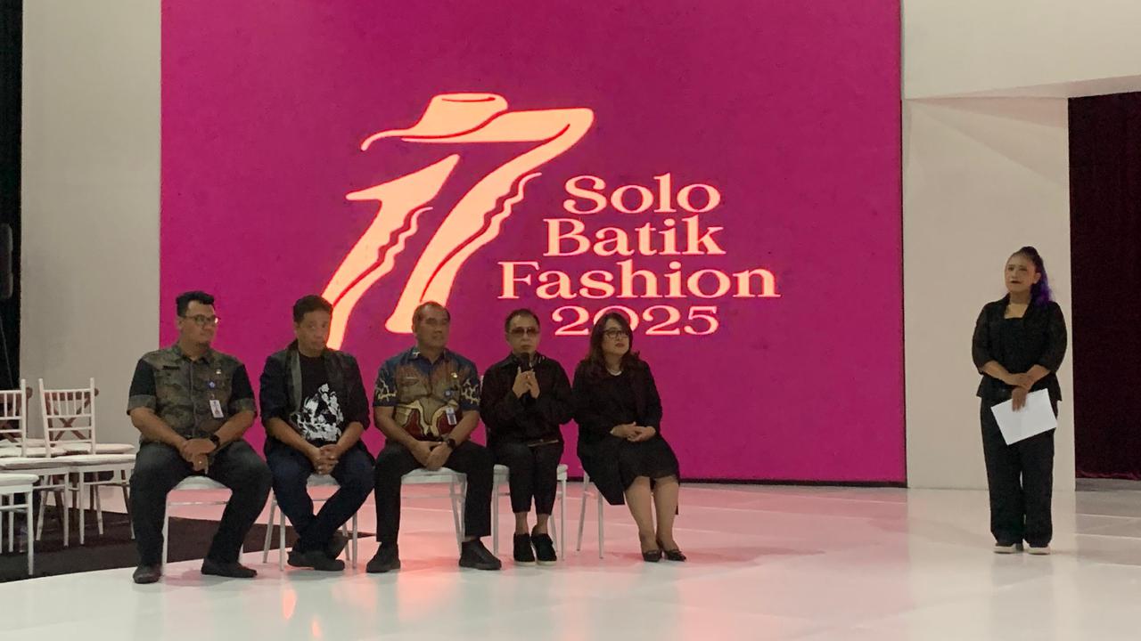 Koleksi Batik Istimewa Disuguhkan Dalam Solo Batik Fashion 3–5 Oktober