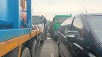 Jalan Menuju Pelabuhan Merak Macet Panjang, Kendaraan Mengular Berjam-jam