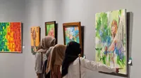 Pameran 'Mbangun Svarga Rupa' yang menarik banyak perhatian dari para siswa-siswi.