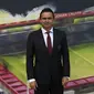 Mantan pemain Barcelona asal Belanda Marc Overmars tiba untuk peresmian stadion Johan Cruyff baru tim Barca B di Pusat Olahraga FC Barcelona di Sant Joan Despi, dekat Barcelona pada 27 Agustus 2019. (LLUIS GEN / AFP)