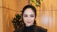 Rachel Vennya Bagikan Kondisi Tangan Usai Jari Manis Bengkak dan Tangan Kiri Melepuh
