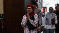Terdakwa Galaila Karen Kardinah atau Karen Agustiawan pada Senin (24/6/2024) menjalani sidang pembacaan putusan di Pengadilan Tindak Pidana Korupsi (Tipikor) Jakarta terkait kasus dugaan korupsi pengadaan gas alam cair atau Liquefied Natural Gas (LNG). (Liputan6.com/Herman Zakharia)