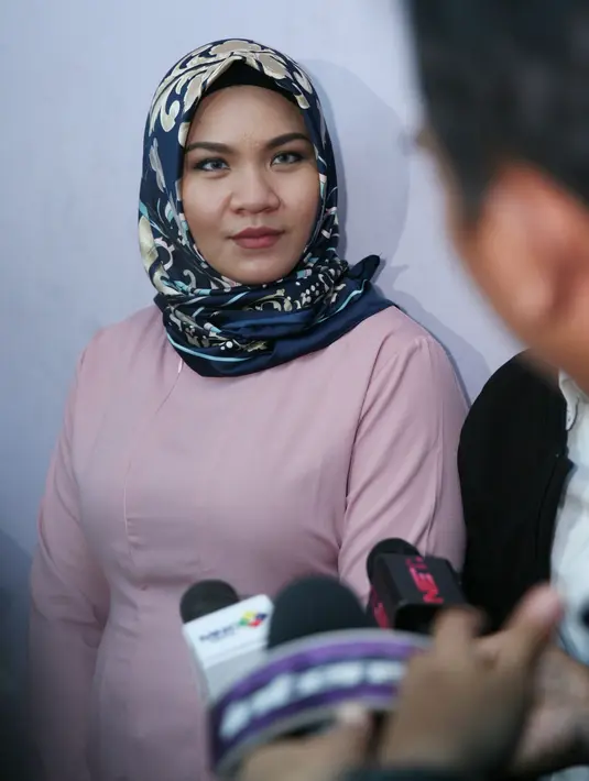 "Yang pasti keputusan ini sudah dipikirkan dan disepakati, toh ini bukan untuk kebaikan berdua tapi kebaikan bersama," ujar Georgia. Sidang perdananya dengan Aldi Taher digelar pada Senin (20/11) dengan agenda mediasi. (Nurwahyunan/Bintang.com)