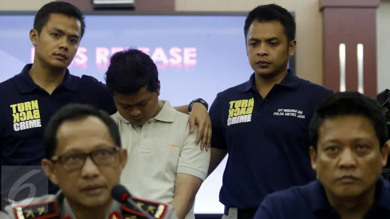 20151029-Tersangka Pelaku Ledakan Bom di Mall Alam Sutera-Jakarta