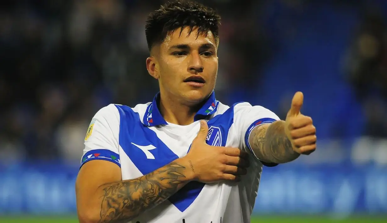 Striker Argentina berusia 19 tahun, Santiago Castro didatangkan klub Serie A Liga Italia, Bologna dari klub Argentina, Velez Sarsfield pada 30 Januari 2024 dengan nilai transfer 12 juta euro atau setara Rp203 miliar. Bologna mengikatnya selama 4,5 tahun hingga 30 Juni 2028. (velezsarsfield.com.ar)