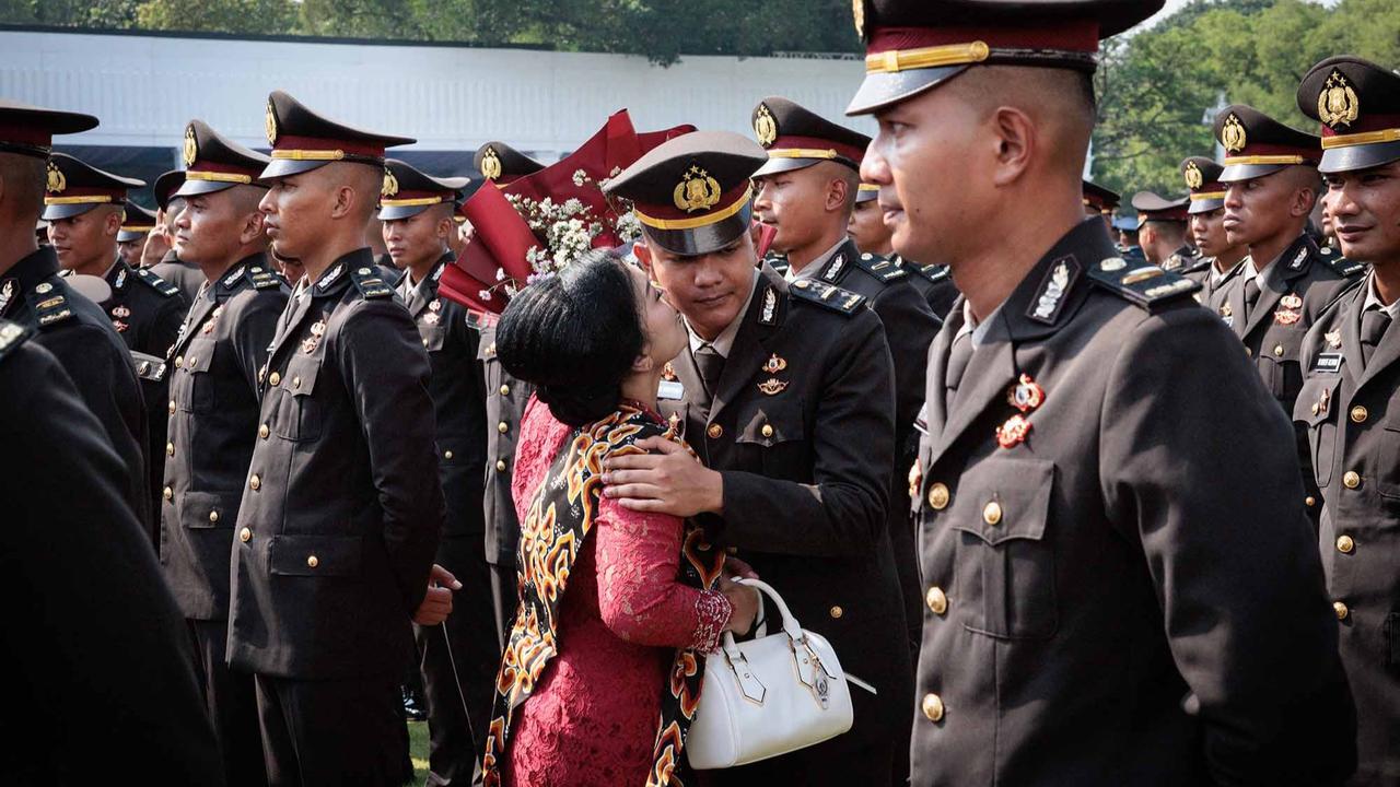 FOTO: Tangis Haru Warnai Pelantikan 2.000 Perwira Remaja oleh Presiden Prabowo
