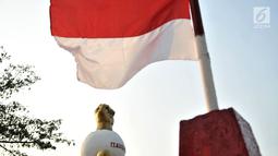 Bendera Merah Putih berkibar di Monumen Kebulatan Tekad, Rengasdengklok, Karawang, Jumat (17/8).  Monumen Kebulatan Tekad dibangun untuk memperingati peristiwa 'penculikan' Soekarno-Hatta oleh Golongan Muda Indonesia.(Merdeka.com/Iqbal S. Nugroho)
