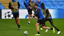 Para pemain Atalanta menghadiri sesi pelatihan tim di Stadion Etihad di Manchester, Inggris barat laut (21/10/2019). Atalanta akan bertanding melawan Manchester City pada matchday ketiga Grup C Liga Champions di Etihad Stadium. (AFP Photo/Paul Ellis)