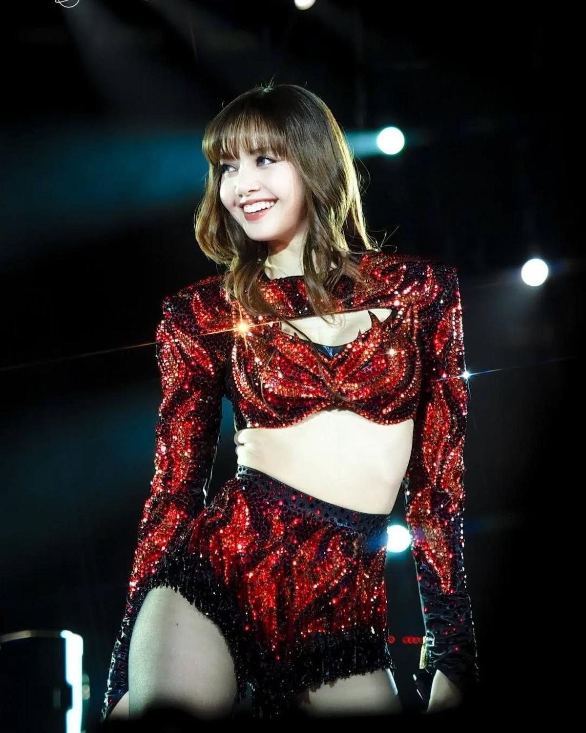 Penampilan Lisa Blackpink di Thailand
