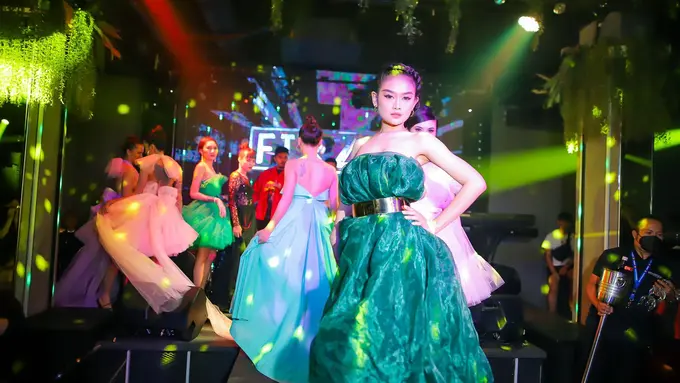 Parade Cocktail Dress dengan Desain Playful Layaknya Peri, Cocok untuk Pesta di Akhir Pandemi