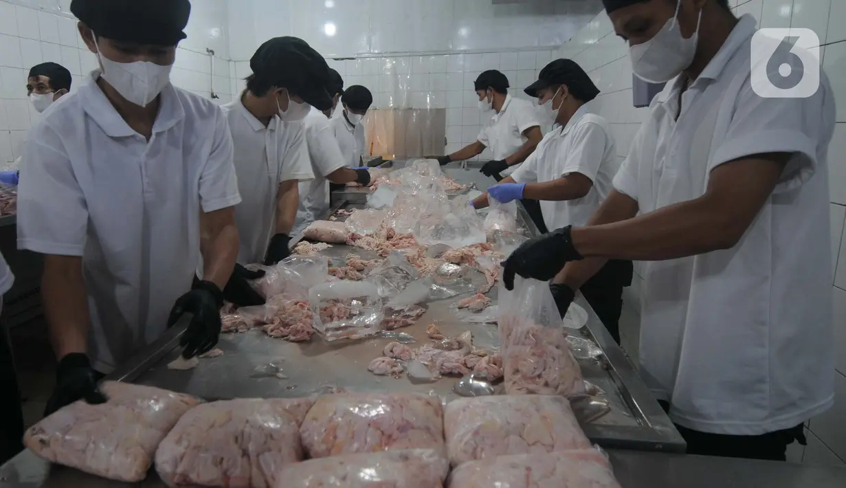 Tidak hanya untuk produk dalam negeri saja, kewajiban sertifikasi halal juga diberlakukan untuk produk dari luar negeri yang beredar di Indonesia. (merdeka.com/Imam Buhori)