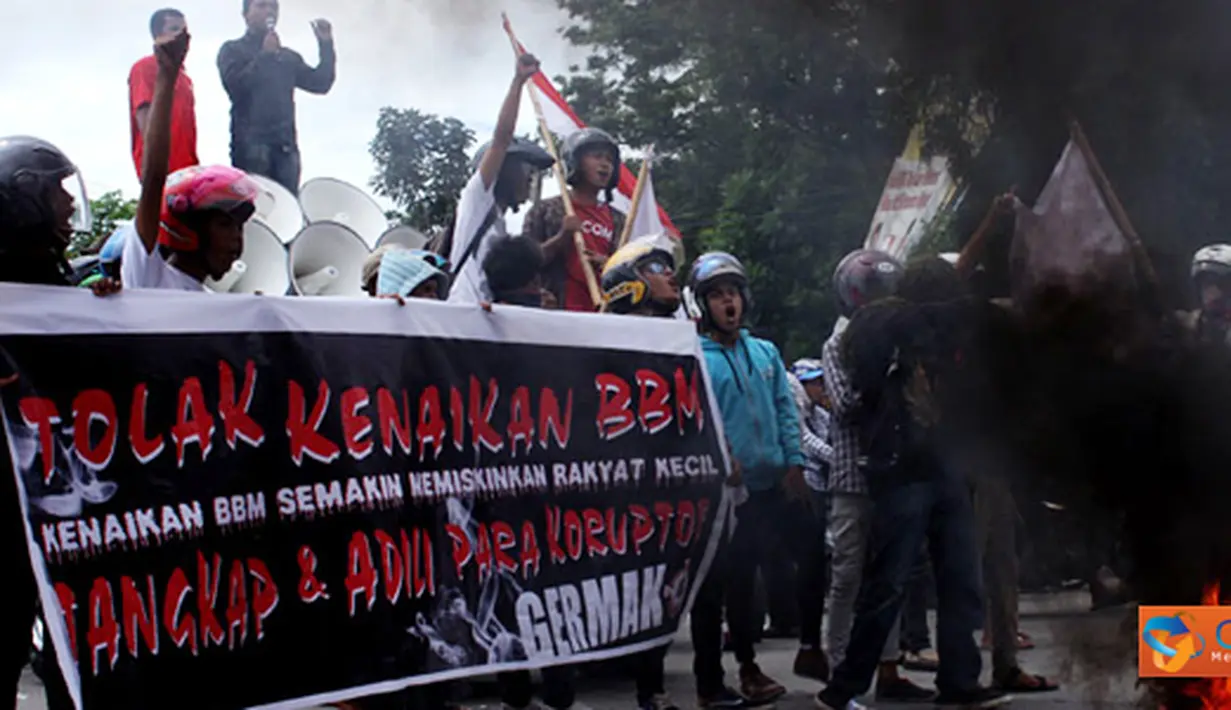 Citizen6, Makassar: Aksi berjalan damai dan tertib kendati aksi sebelumnya yang terjadi di Makassar berjalan ricuh. (Pengirim: Rahmad Didi)
