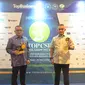 Edra Emilza Chief Operating Officer Kideco dan Arif Kayanto Director Legal & Corporate Affairs Kideco membawa pulang penghargaan TOP CSR Awards 2024. Foto: Kideco