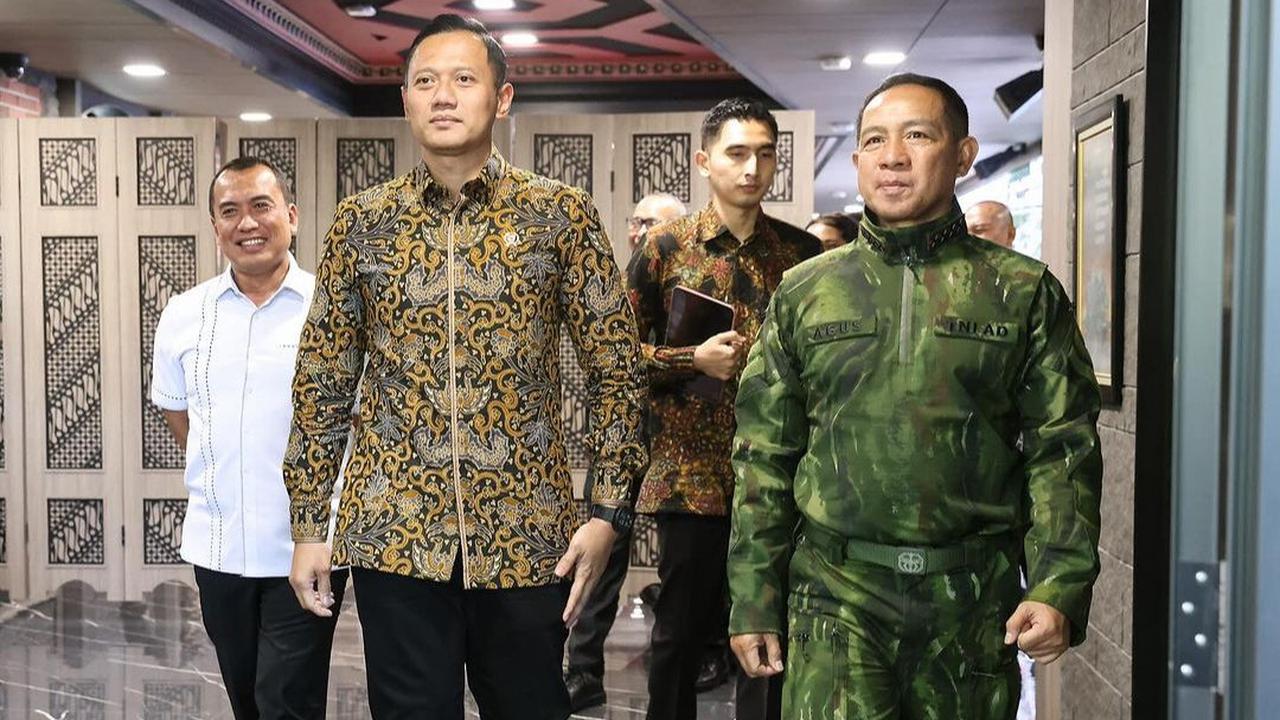 <b>Diskusi Junior-Senior TNI</b>