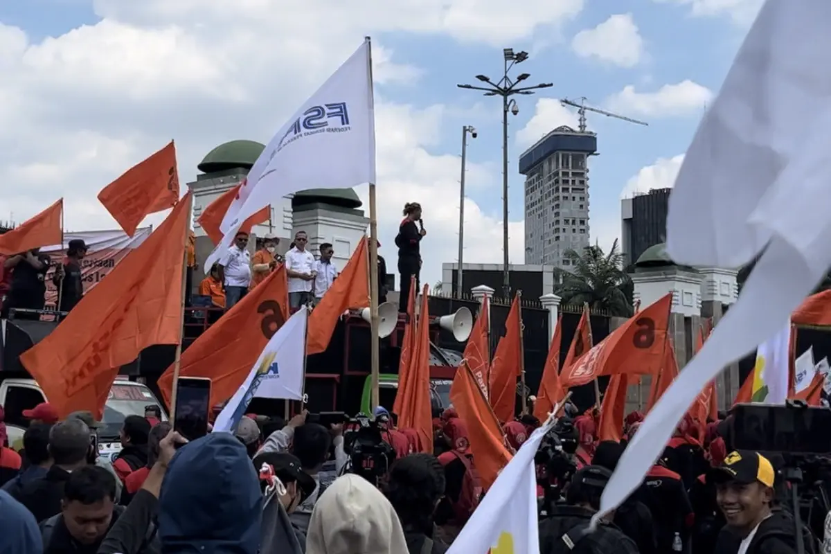 Demo Buruh Depan Gedung DPR