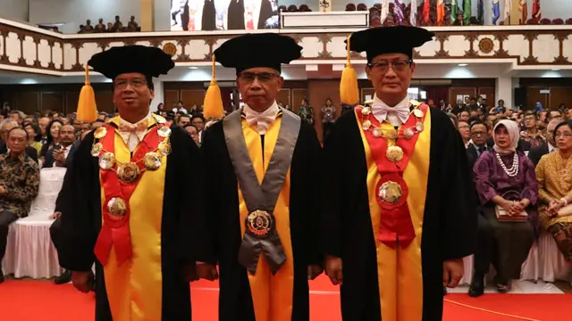 Ketua Dewan Komisioner OJK Menjadi Guru Besar