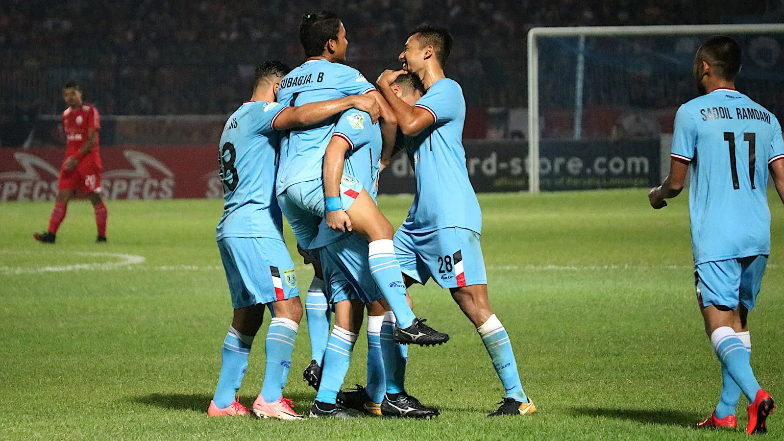 Persela merayakan gol ke gawang Persija di Stadion Surajaya, Lamongan, Minggu (20/5/2018). (Bola.com/Aditya Wany)
