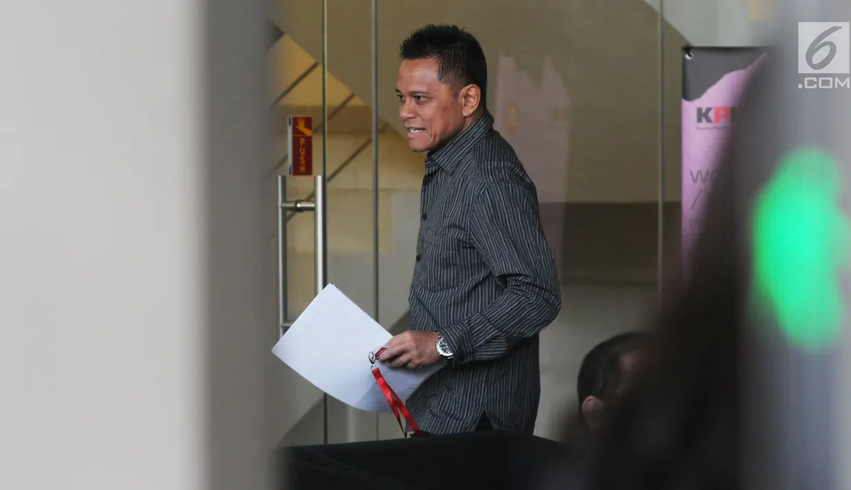 Presiden Komisaris PT Mugi Rekso Abadi Soetikno Soedarjo bersiap menjalani pemeriksaan di Gedung KPK, Rabu (7/8/2019). Soetikno diperiksa sebagai tersangka karena diduga merupakan pihak yang memberikan suap kepada tersangka mantan Dirut Garuda Indonesia Emirsyah Satar. (merdeka.com/Dwi Narwoko)