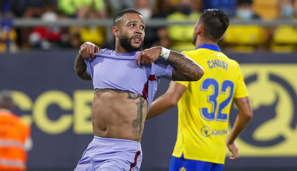 Rekor kurang baik kembali didapatkan Barcelona pada laga lanjutan Liga Spanyol 2021/2022 saat melawan Cadiz. Blaugrana hanya puas mendapatkan poin satu dari lawatannya di Estadio Nuevo Mirandilla. (AP/Miguel Morenatti)