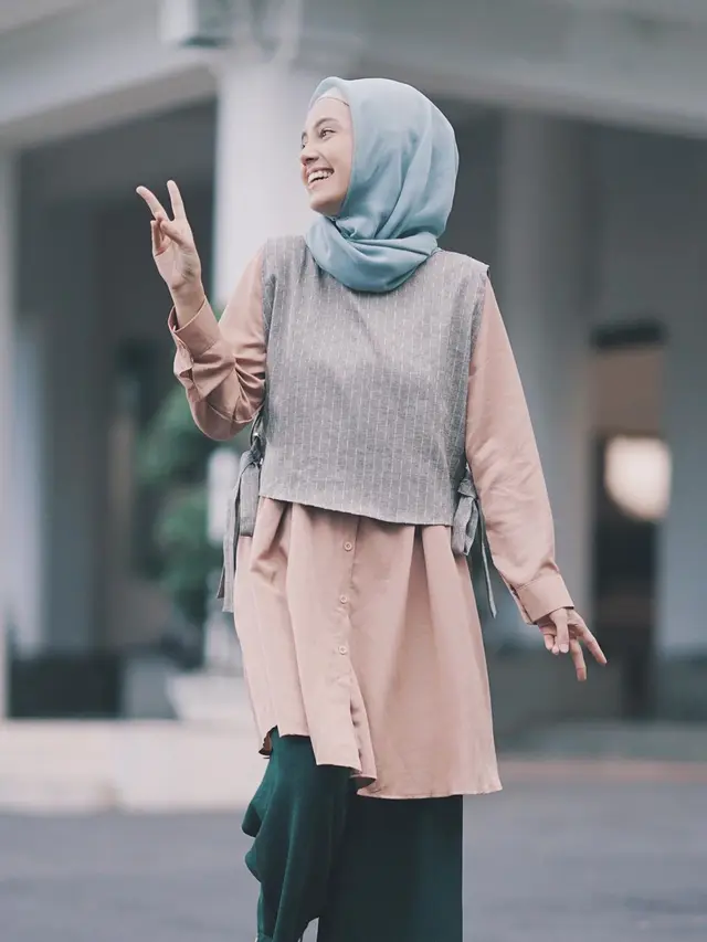 Potret Anggika Bolsterli Kenakan Hijab Curi Perhatian. (Sumber: Instagram/anggikabolsterli)