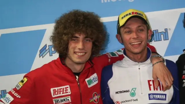 Mendiang Marco Simoncelli dan Valentino Rossi