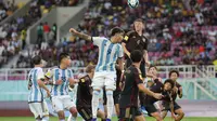 Duel sengit tersaji di babak semifinal Piala Dunia U-17 2023 yang mempertemukan Jerman vs Argentina di Stadion Manahan Solo, Selasa (28/11/2023).&nbsp;(LOC WCU17/NFL)