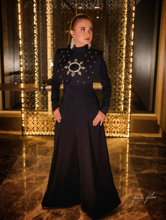 Sebagai penyanyi, bukan hal yang aneh jika Rossa memerhatikan soal penampilannya. Tujuannya adalah agar tidak mengecewakan publik yang mengidolakannya. (Instagram/itsrossa910)