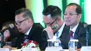 Direktur Utama Bank BJB, Ahmad Irfan (kanan) memberikan paparan pada analyst meeting 3Q 2017 di Jakarta, Jumat (27/10). Bank BJB berhasil membukukan aset senilai Rp 114,2 triliun atau tumbuh 12,5 persen year on year (yoy). (Liputan6.com)