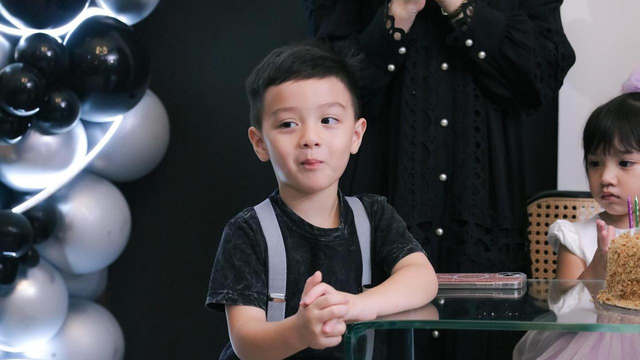 Potret Terbaru Air Rumi Akbar Anak Irish Bella