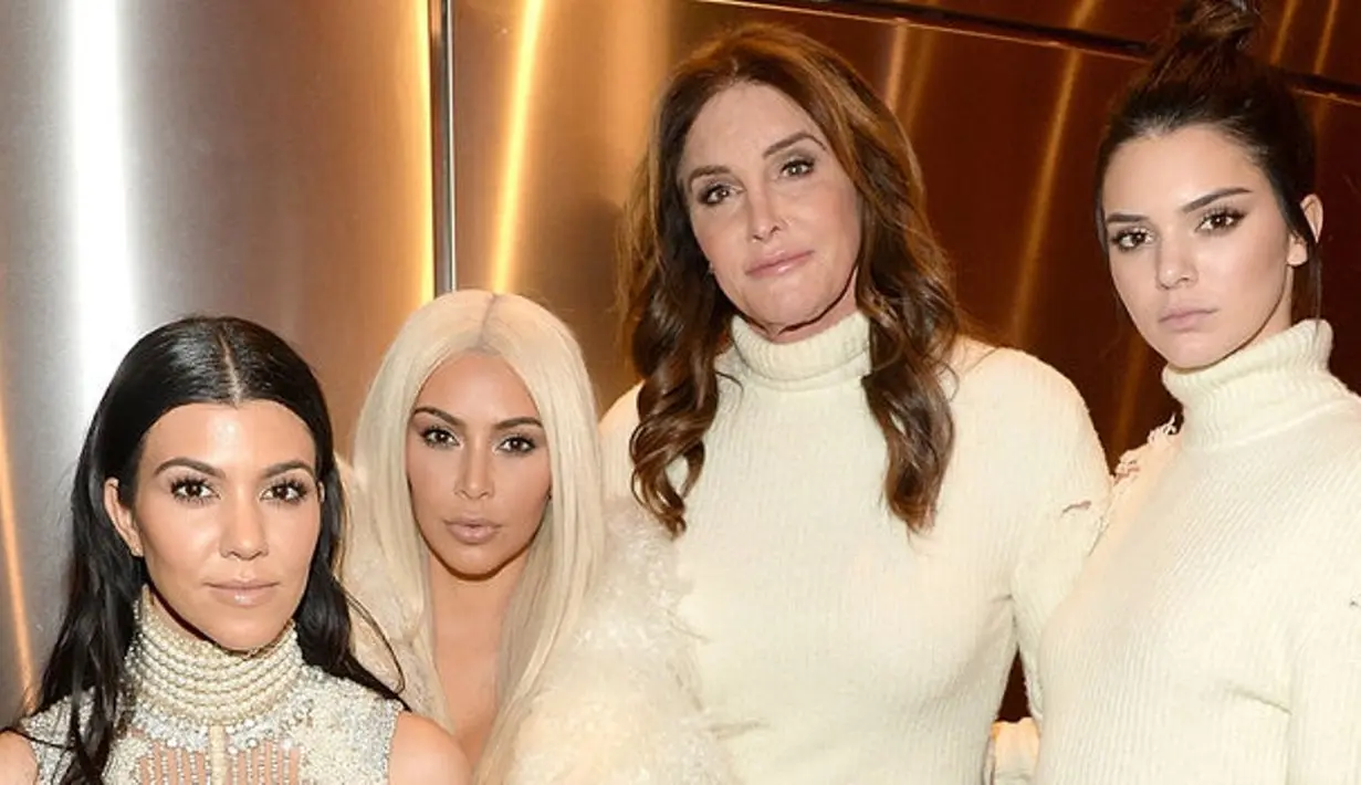 Caitlyn sendiri pun mengatakan bahwa Kendal dan Kylie Jenner adalah beban baginya. (In Style)