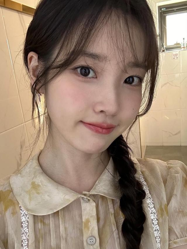 IU. (Instagram/ dlwlrma)