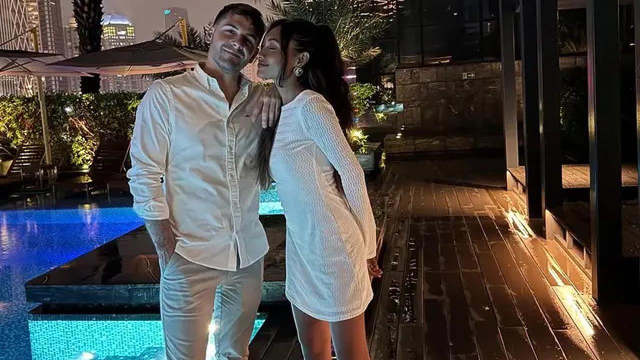 Gaya Novia Bachmid Go Public Pacar Bule-nya, Kompak Serba Putih saat Makan Malam Romantis